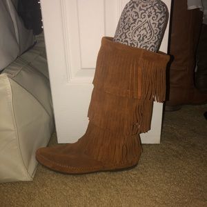 Minnetonka fringe boots